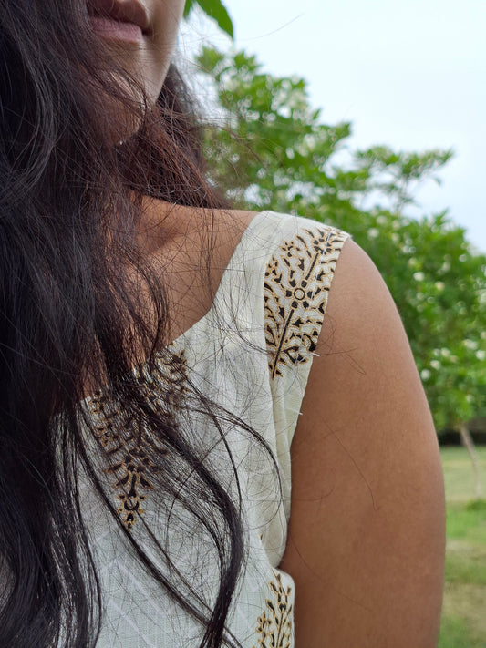 GraceLeaf Sleeveless Kurti