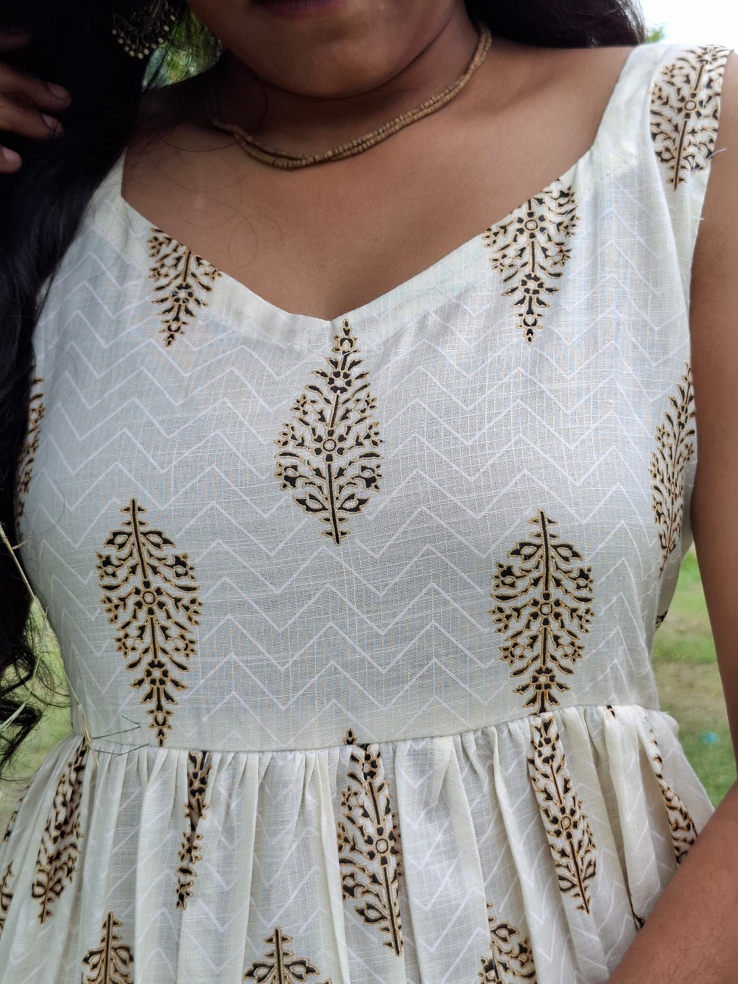 GraceLeaf Sleeveless Kurti