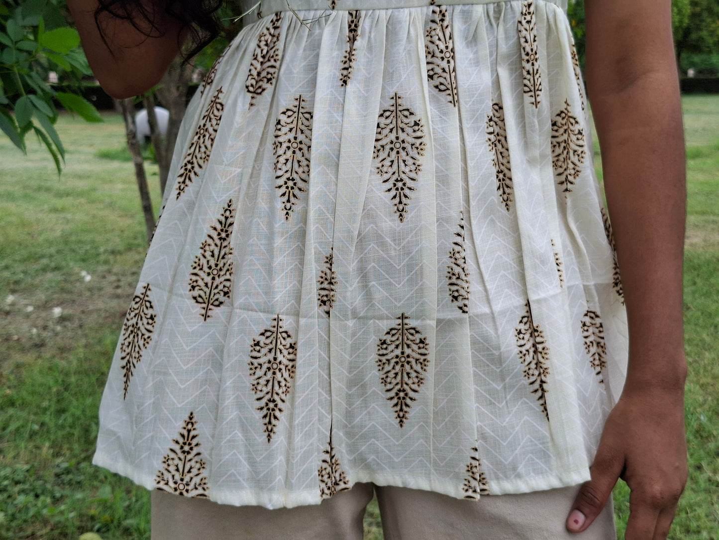 GraceLeaf Sleeveless Kurti